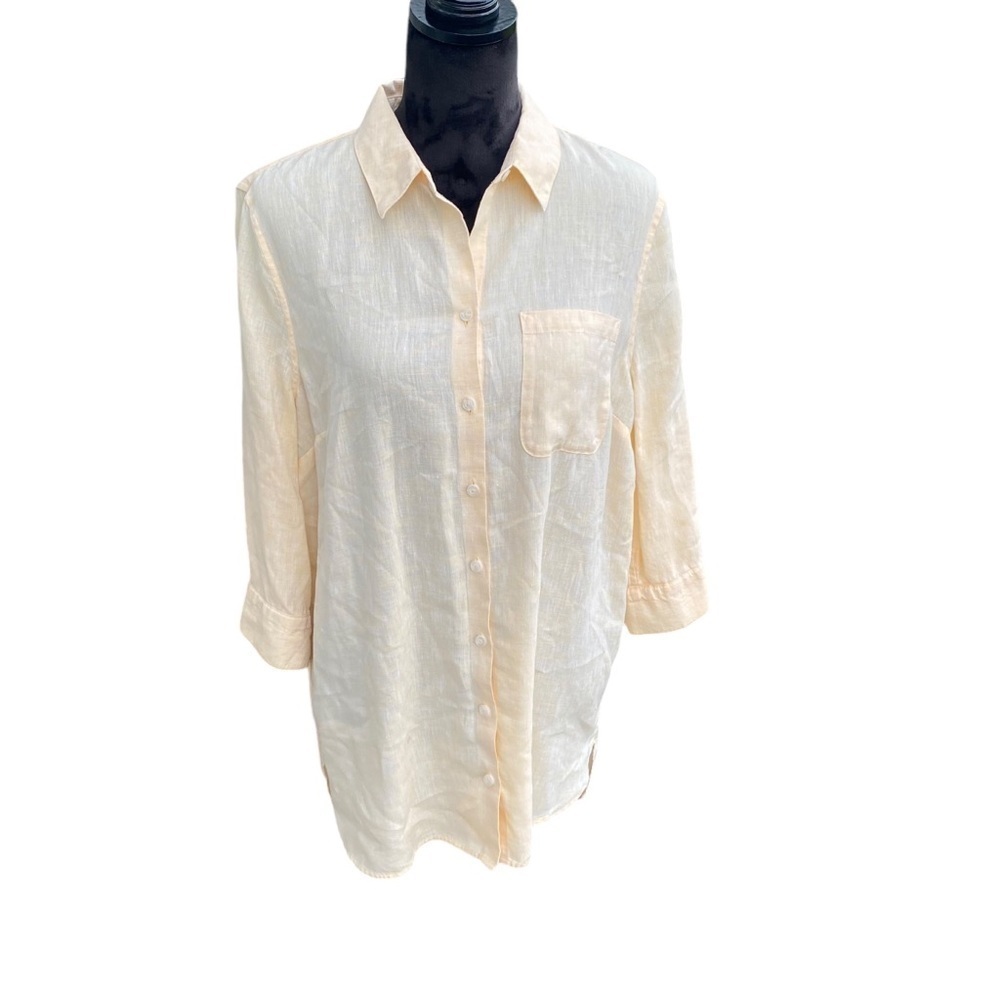 Chico’s Linen ladies button down blouse size 2 per Chico’s size chart 12-14